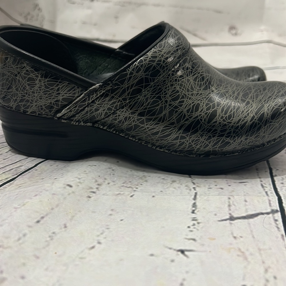 Dansko Gorgeous Like New Classic Clogs - image 6